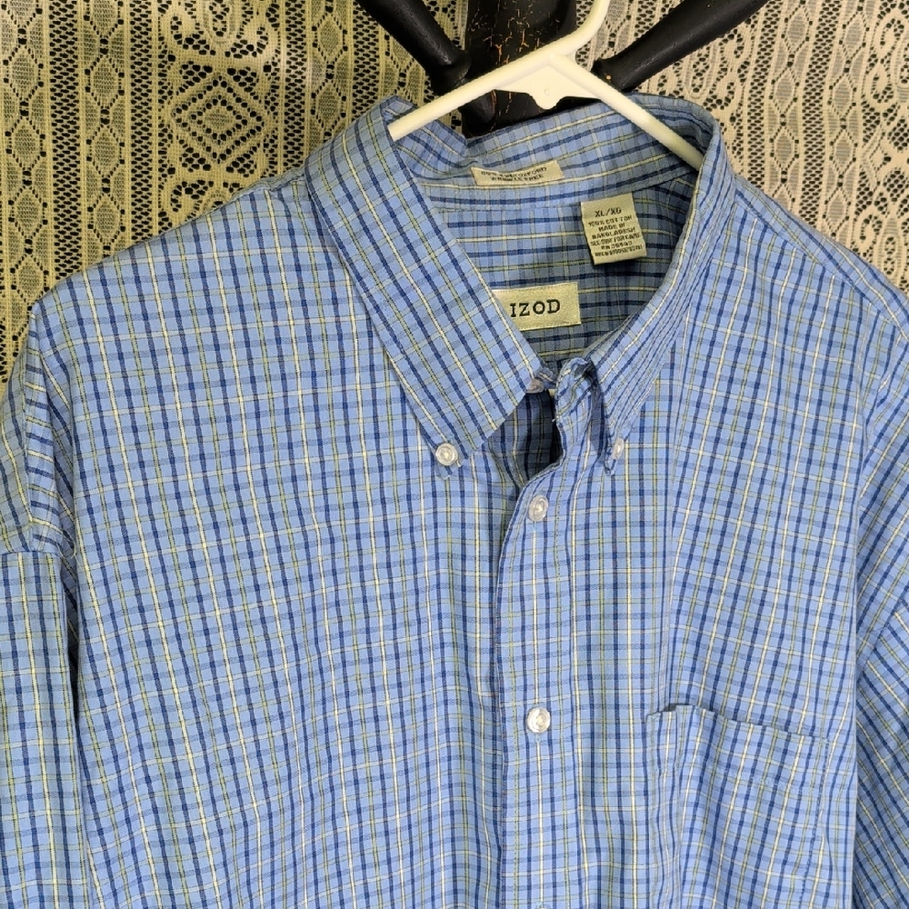 Izod Light Blue Checkered Men's Shirt XL Wrinkle Free